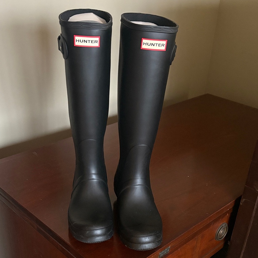 LIKE NEW Hunter Classic Black Waterproof Boots